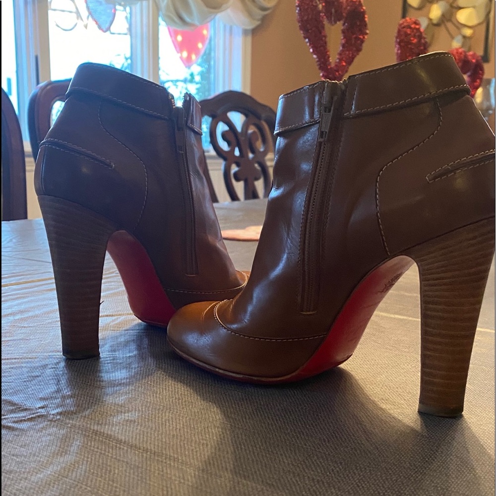 Hot tan ankle boots